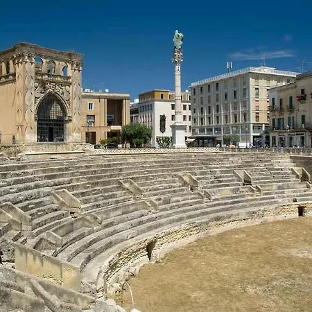 Casa Vacanze Castromediano Lecce 別荘 レッチェ